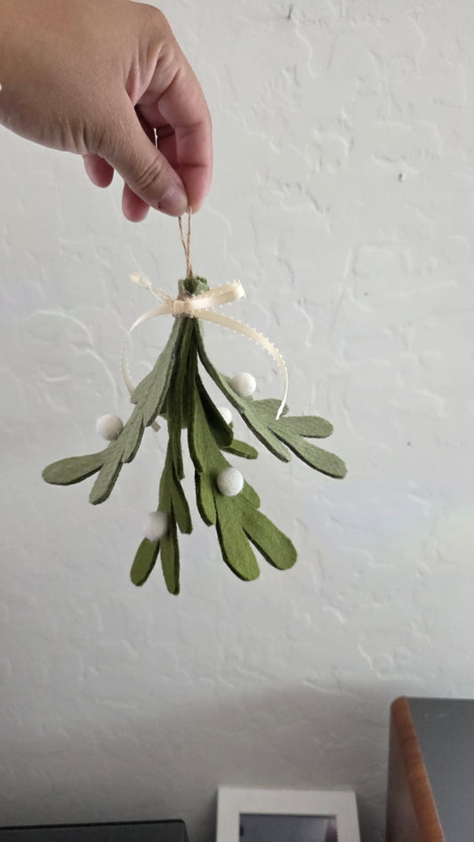 Felt Mistletoe