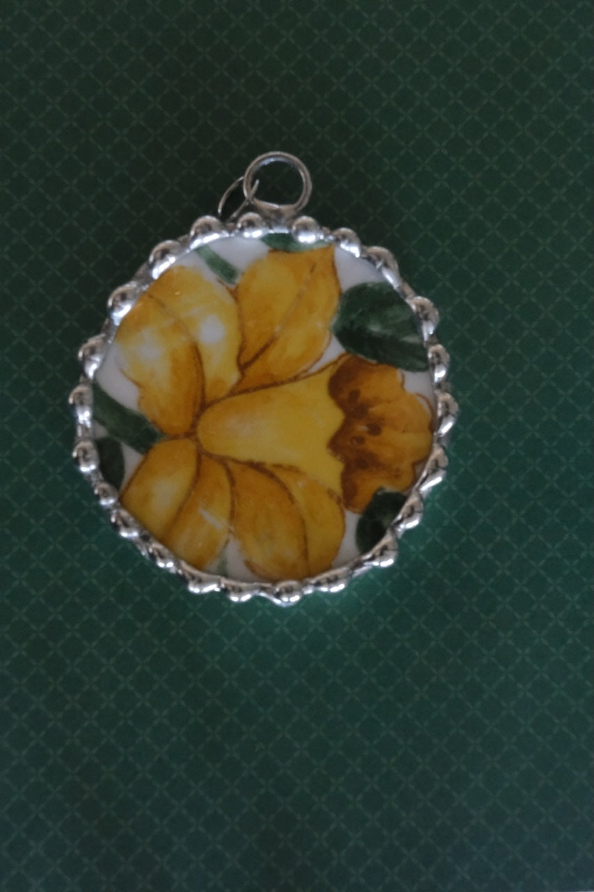 Daffodil  Floral Pendant